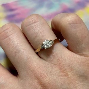 Ladies 10KYG Diamond Ring